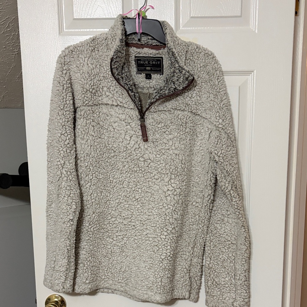 True Grit Fleece Pullover in Soft Gray